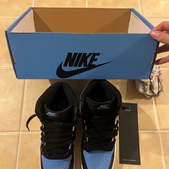 AIR JORDAN 1 RETRO HIGH OG UNIVERSITY BLUE - Picture 4 of 5